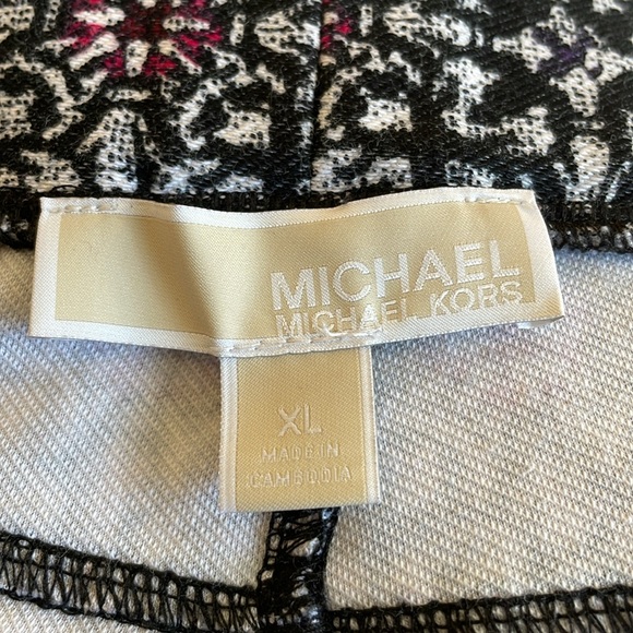 Michael Kors winter holiday stretch pants in black white and cranberry snowflake - Picture 5 of 5